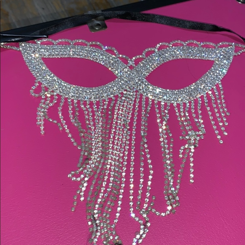 Sparkly Mask - Picture 2 of 3